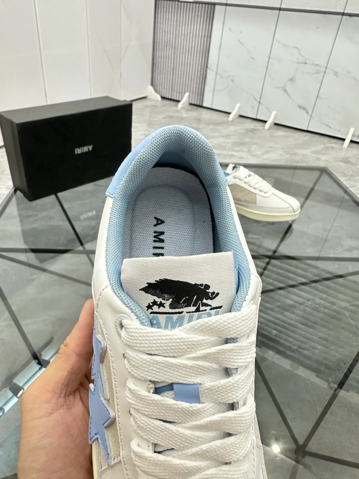 Men's shoes: 💰P420¥ Product trademark: AMIRI* "Amir*" low-top casual shoes Regular size: 38-45 (can be customized to 46) Product material: imported cowhide upper, breathable lining, original outsole. Number: 001
